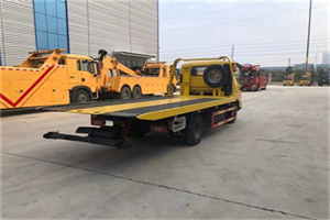 巴南非事故拖车